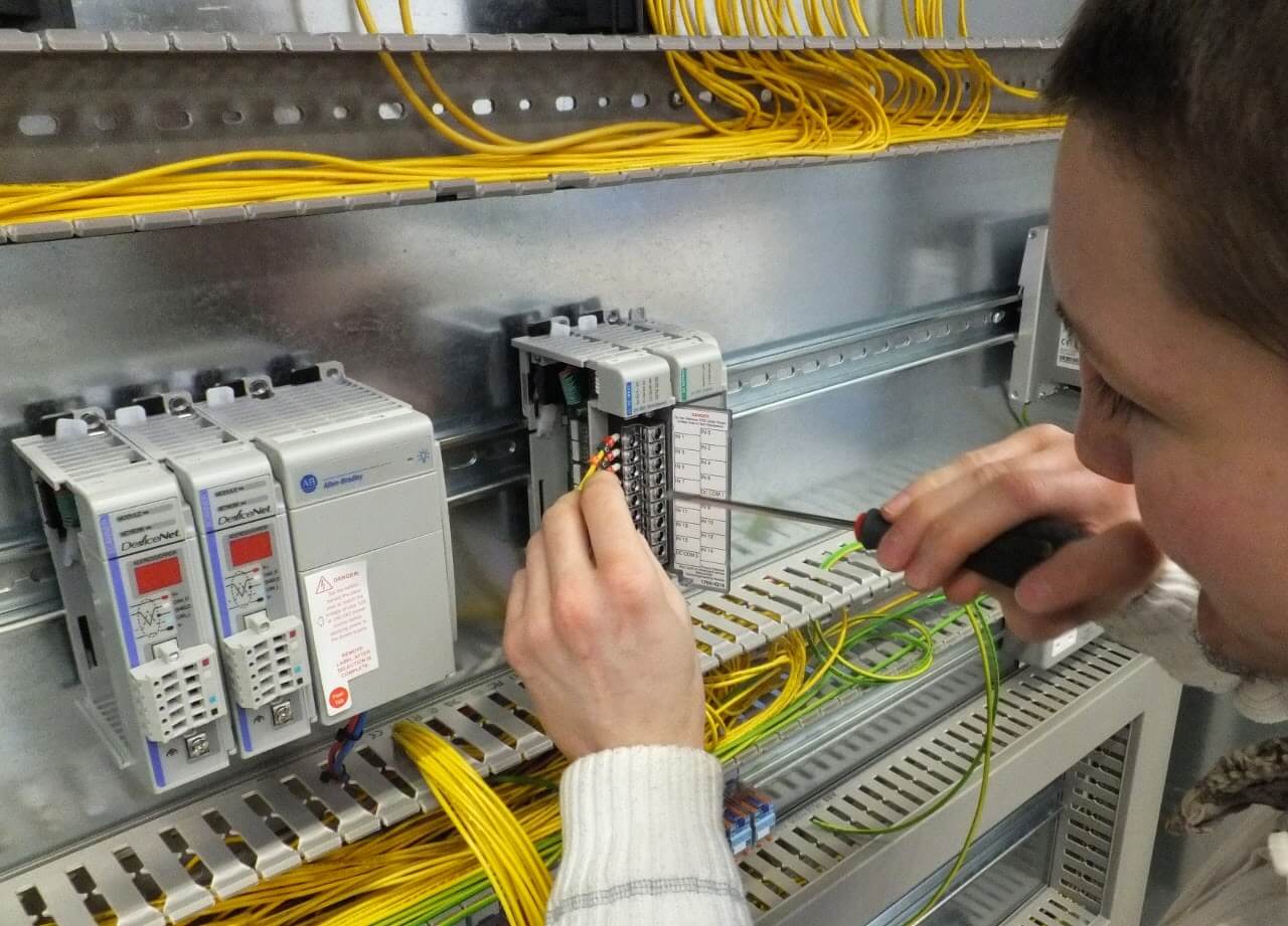 Lắp đặt tủ điện - Dịch vụ lắp đặt tủ điện uy tín, chuyên nghiệp