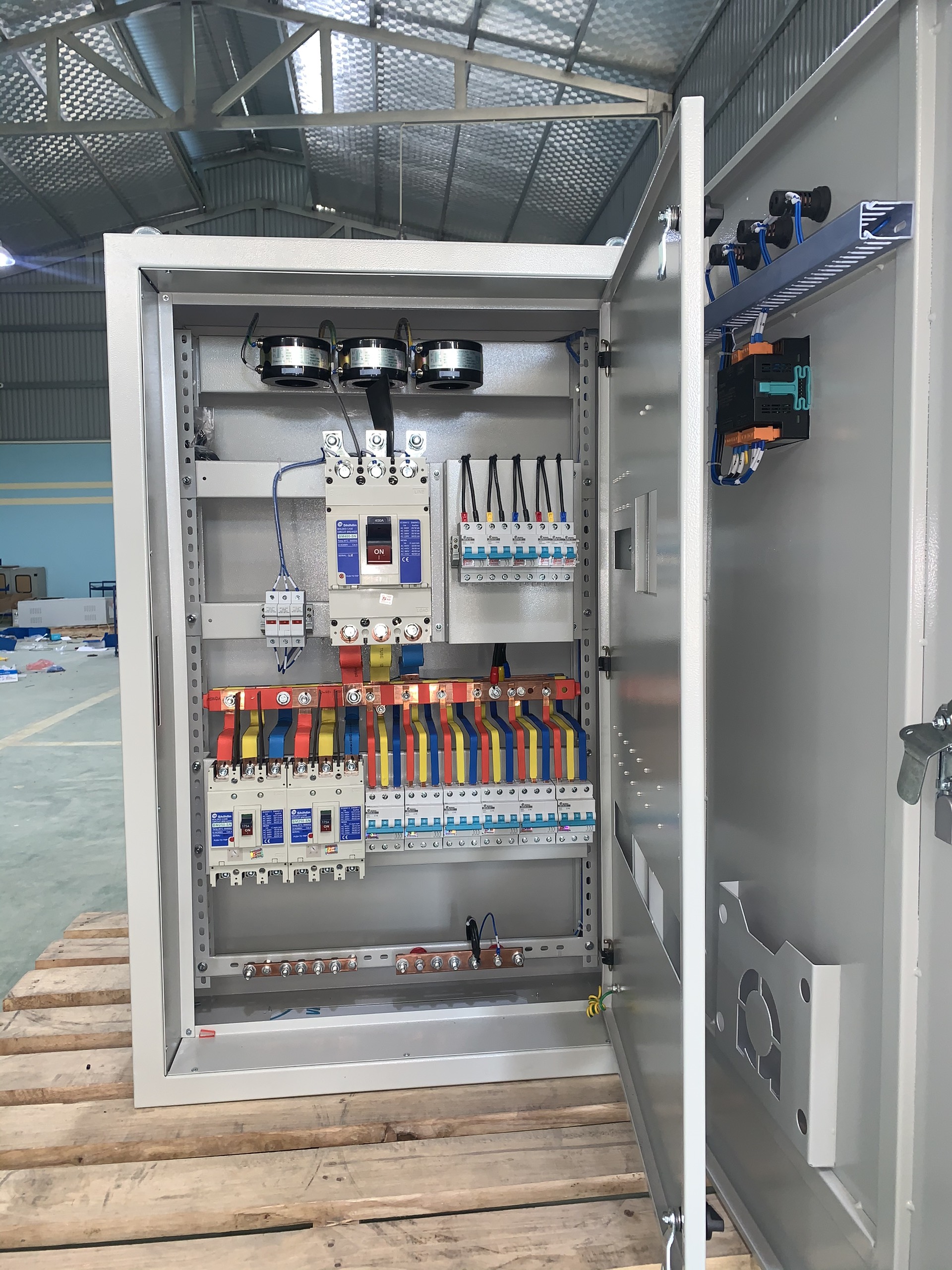 Tủ Điện Phân Phối 3 Pha | Max Electric VN Cập Nhật 2026